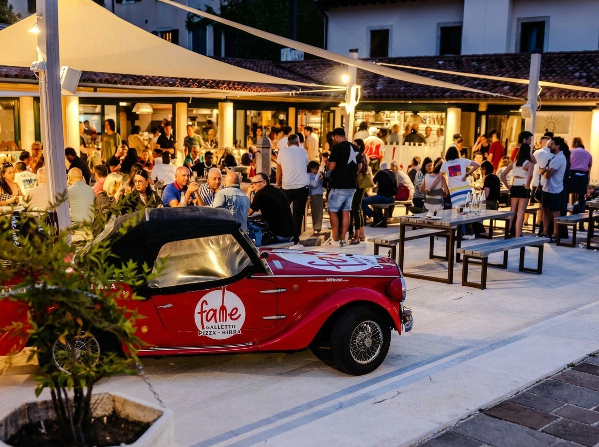 Il dehors di FAME animato dai tavoli e dalle luci serali